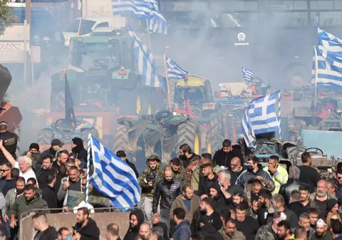 Fermierii greci au declanșat proteste naționale, după ce UE a întârziat plata ajutoarelor pentru agricultură: „Trebuie să dea socoteală”