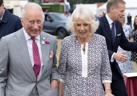 A fost publicată felicitarea regală de Crăciun de anul acesta: regele Charles și regina Camila, poză de la aniversarea de 20 de ani de căsătorie