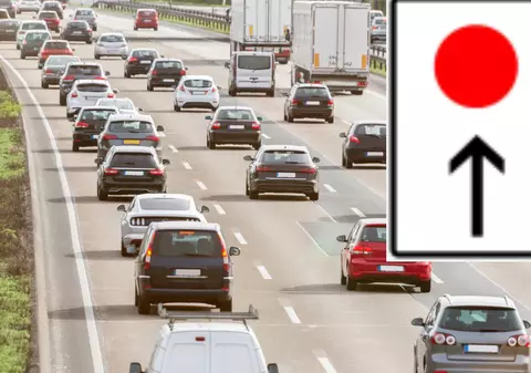 Ce înseamnă indicatorul rutier cu un punct roșu și o săgeată care i-a băgat în ceață pe șoferi în  Germania