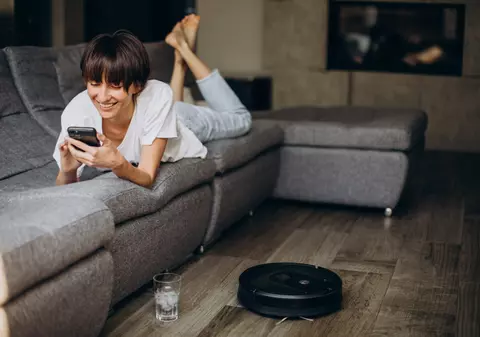 Paradoxul modernității: de ce tehnologia care ne eliberează de sarcini ne face să uităm lucrurile simple