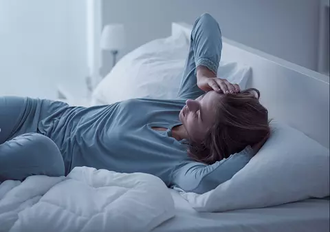 Te trezești la ora 3 dimineața: ce se întâmplă în corpul tău în timpul „orei lupului”