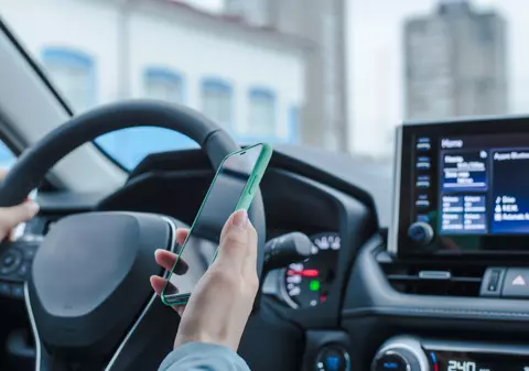 O influenceriță a călcat un pieton cu mașina și l-a omorât, în timp ce era live pe TikTok, în SUA