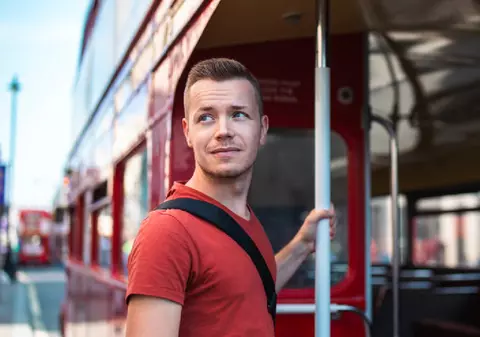 Tinerii din Regatul Unit pleacă la muncă în străinătate: „Nu-mi fac griji că mi se fură telefonul”