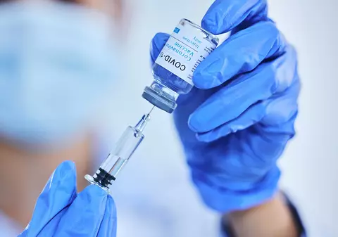 Medicul și asistentele din Prahova implicate în vaccinările „la chiuvetă” scapă ieftin, după ce nu s-a putut dovedi ce șpăgi au luat fiecare. Judecătorii: „Orice dubiu profită făptuitorului”