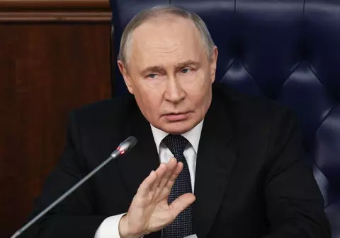 Colapsul financiar al Rusiei va scoate oamenii în stradă, dar Vladimir Putin tot nu va opri războiul, apreciază experții