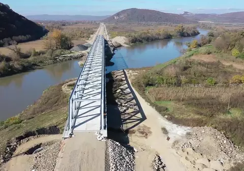 Șapte poduri noi pe o linie-cheie de cale ferată cu o investiție de peste jumătate de miliard de euro. CFR Galați caută supervizor