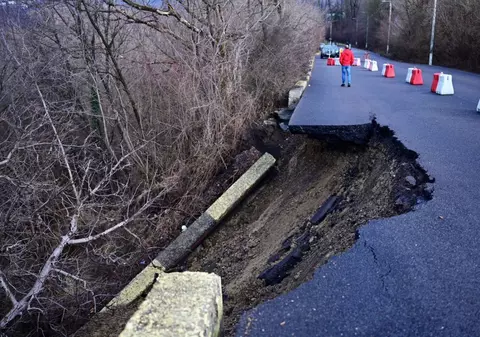 Drumul care leagă Câmpina de Cornu s-a prăbușit. Ce spun autoritățile din Prahova