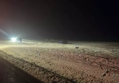 Un tată și fiul său au murit după ce s-au răsturnat cu mașina violent în afara drumului, în Dolj