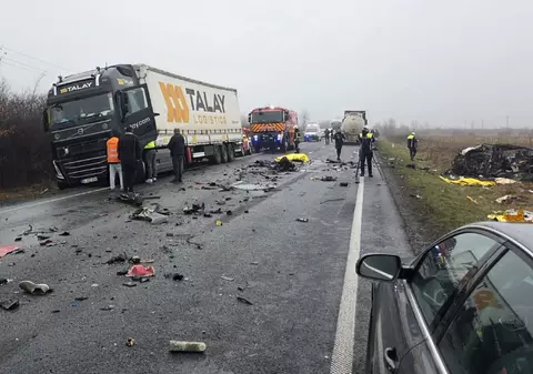 Tatăl unuia dintre cei 7 suporteri greci care au murit în accidentul din Timiș s-a prăpădit pe același drum, în urmă cu 15 ani