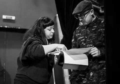 Alexandra Penciuc, regizoarea spectacolului „(the) Woman”: „Trăim încă într-o societate profund tradițională, în care nu există cu adevărat loc pentru toată lumea”