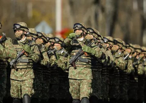 România, țară NATO, colaborează militar cu China și a colaborat cu Rusia până în decembrie 2025