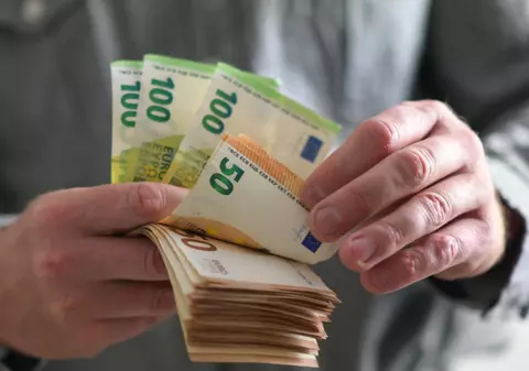 Un bărbat dezvăluie cum câștigă 4.000 de euro pe lună, fără facultate: „Am impus o regulă simplă, iar acum abia mai pot răspunde la telefon”
