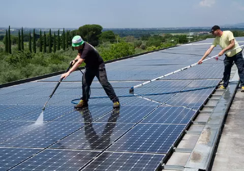 Cum şi cât de des se curăţă panourile fotovoltaice