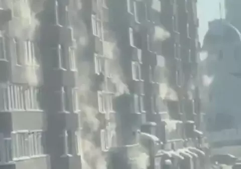 Blocurile care iau foc fără să fie bombardate de ruși, fenomenul din orașele ucrainene înghețate | VIDEO