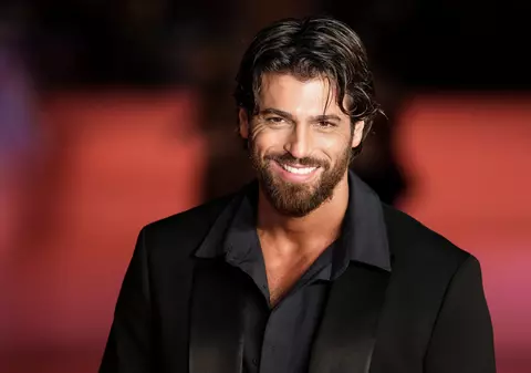 Can Yaman a fost arestat în Istanbul. Ce acuzații i se aduc celebrului actor turc