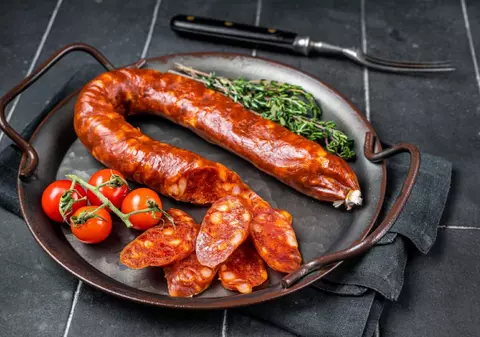 Cum să faci cârnaţi chorizo de casă - reţete
