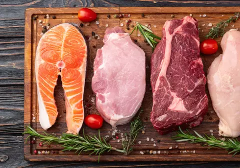 Persoanele care consumă carne au mai multe șanse să trăiască până la 100 de ani, cu o condiție