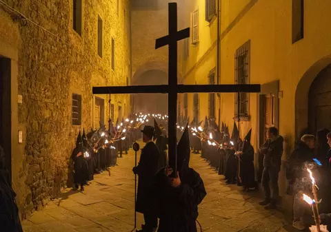 Mister macabru într-o comună italiană, 14 morți în doar 10 zile. „Capelele funerare sunt pline”, anunță primarul