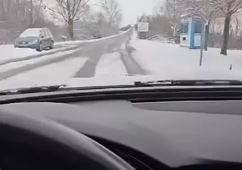 Ce „miracol” a descoperit un șofer la granița dintre Ungaria și România: șoseaua curată