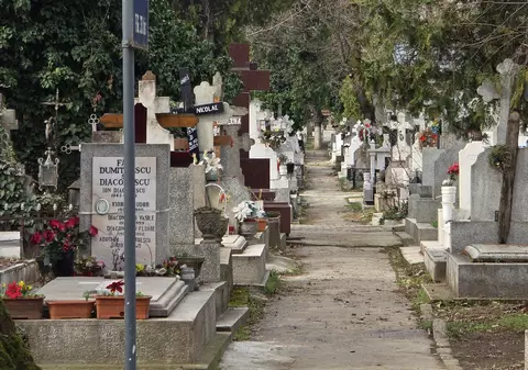 Scumpirea a ajuns și la groapă în 2026: au crescut taxele din cimitire și s-au majorat tarifele la capelă