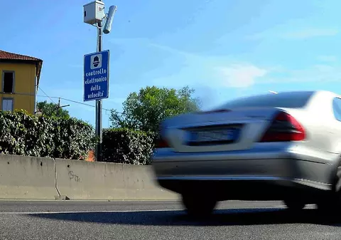 Un șofer a fost prins de radar de cinci ori în șapte minute, pe o distanță de doar 9 kilometri în provincia Padova, Italia