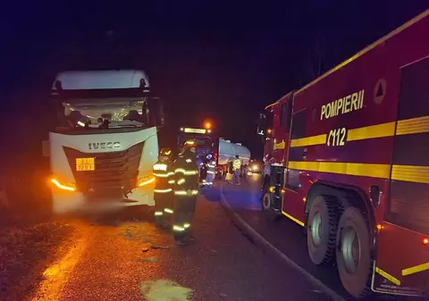 O autocisternă cu peste 30 de tone de combustibil a derapat în apropiere de Ploiești. Anunțul ISU Prahova