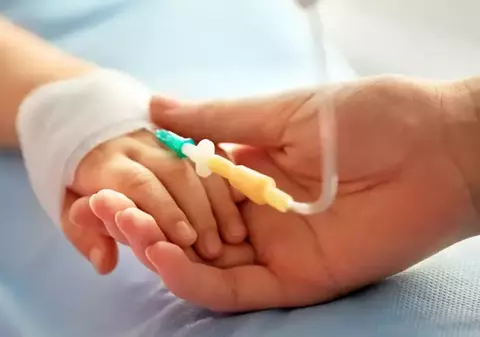 Parchetul Oradea a închis fără vinovați cazul morții copilului înecat cu o bucată de măr într-o grădiniţă clandestină