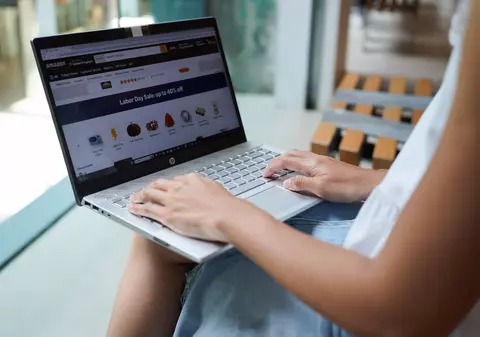 Nu faceți cumpărături la aceste magazine online! Cum să identifici un „fake shop”