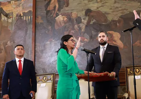 Delcy Rodriguez a fost învestită președintă a Venezuelei de către fratele ei. „Țara este pe mâini bune, tată”, spune fiul lui Nicolas Maduro