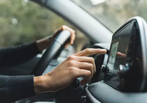 Motivul pentru care producătorii de mașini sunt rugați să revină la „butoanele de modă veche”