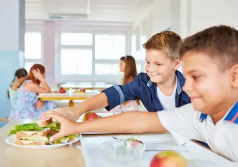 „Masă sănătoasă” 2026. Ce școli au fost incluse în program și câți elevi vor primi gratuit mâncare