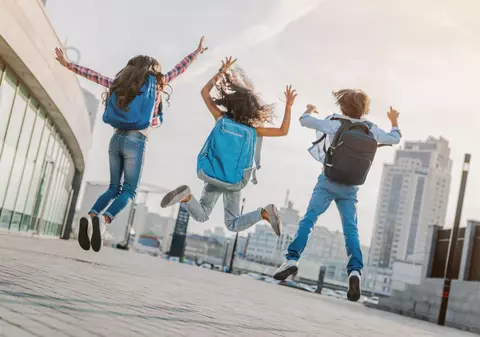 Zile libere 2026 pentru elevi și profesori. Din 11 sărbători legale, opt pică în vacanță sau în weekend