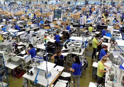 Peste 1.000 de angajați vor fi concediați de cel mai mare producător de scaune auto. Fabrica Adient din Ploiești se închide