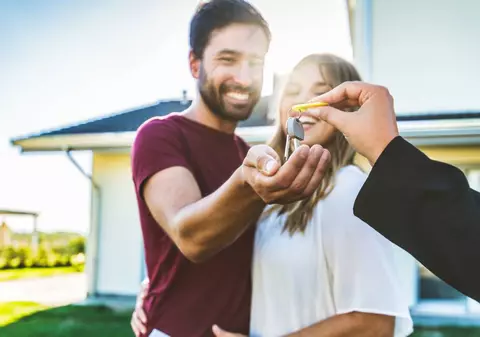 Țara din Europa în care părinții pot primi până la 20.000 de euro ca să își cumpere casă sau apartament. Trebuie să îndeplinească 5 pași