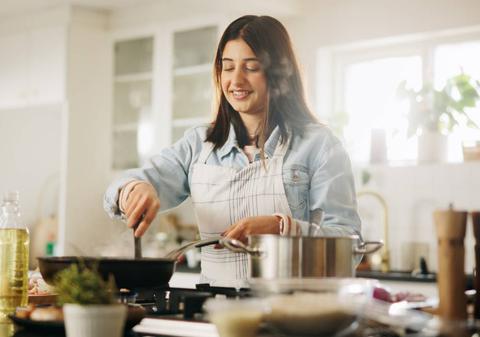 Aparatul pe care fiecare îl avem în casă și care salvează aerul din locuință când gătim, fără să ne dăm seama