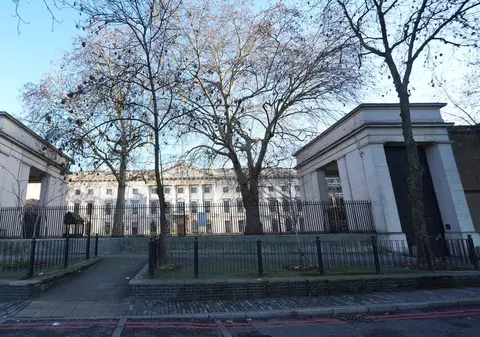 China vrea o „superambasadă” la Londra, cu peste 200 de camere subterane secrete. Deputații britanici se revoltă: „O rampă de lansare a războiului economic”