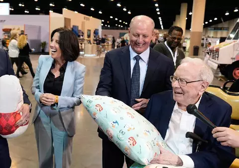 Cine e Greg Abel, succesorul miliardarului Warren Buffet, cel mai longeviv CEO din lume