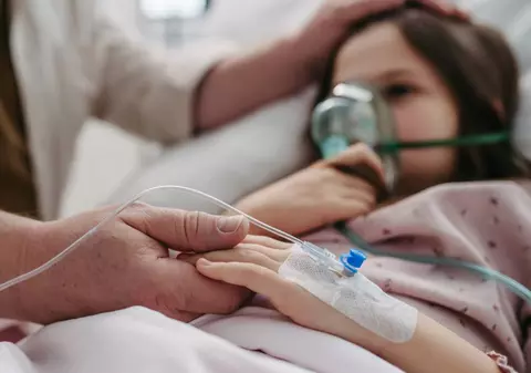 Cum „prăbușește” gripa apărarea plămânilor și crește riscul de infecții severe. Medic: „Afectează celulele respiratorii până la necroză”