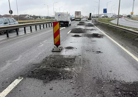 Primarul din Oradea le cere scuze șoferilor din cauza gropilor apărute pe centura orașului. Orădenii: Dar cu ce s-a deszăpezit, cu bombe?