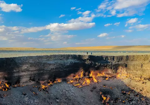 „Porțile iadului” se închid. Cum va fi stins craterul de gaz Darvaza din Turkmenistan