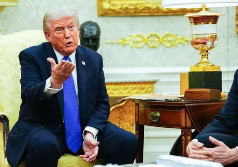 Trump ne tot scuipă în ochi, iar noi, europenii, ne simțim uniți și liberi. Politica pentru mase, nu pentru mese