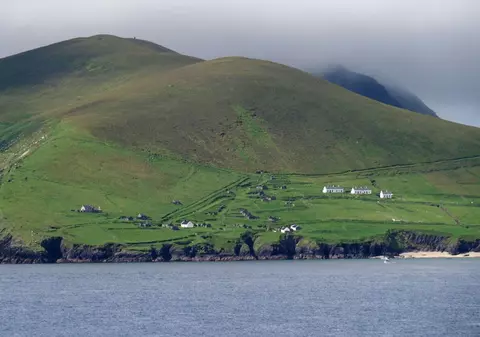 O insulă nelocuită din Europa caută doi angajați curajoși pentru o muncă de 6 luni, cu masă și cazare incluse