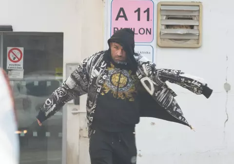 Luptătorul cercetat pentru trafic de cocaină în jucării a ieșit din pușcărie într-o geacă de 2.000 de euro, în Cehia. Cât a plătit pe cauțiune