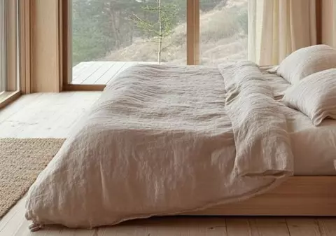 Lenjeria din in: avantajele și dezavantajele materialului care îți transformă dormitorul