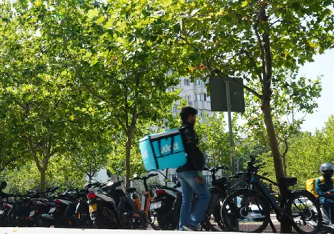 România caută forță de muncă în afara UE: 90.000 de lucrători străini vor putea fi angajați în 2026. Domeniile pe care românii le evită