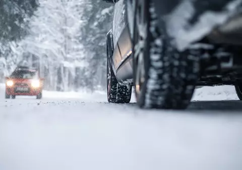 Funcția de la mașină care trebuie evitată de șoferi atunci când circulă pe drumuri înghețate