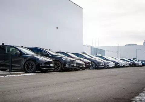 Mașinile electrice la mâna a doua sunt mult mai ieftine decât cele cu motoare pe combustie: valoarea lor scade mai repede