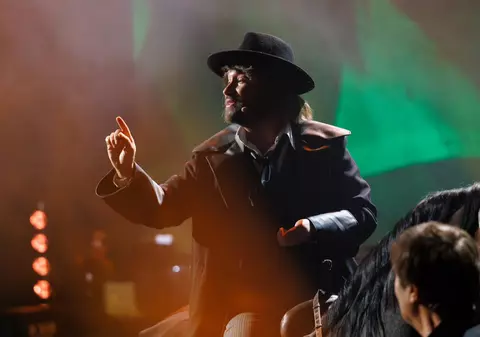 Reacția lui Mihai Bendeac după ce s-a zis că momentul lui pe cal de la gala lui Florin Piersic a fost regizat: „Eu sunt curios”