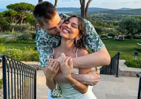 Mira și Levi Elekes s-au despărțit după o relație de patru ani. Fostul iubit al cântăreței s-a mutat din România