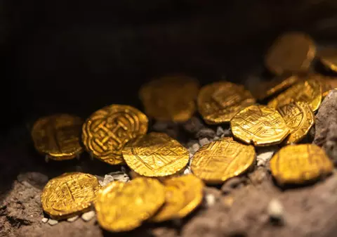 Un băiat a găsit o comoară din secolul al IV-lea care ar fi putut să-i schimbe viața, dar a luat decizia corectă după ce a vorbit cu mama sa